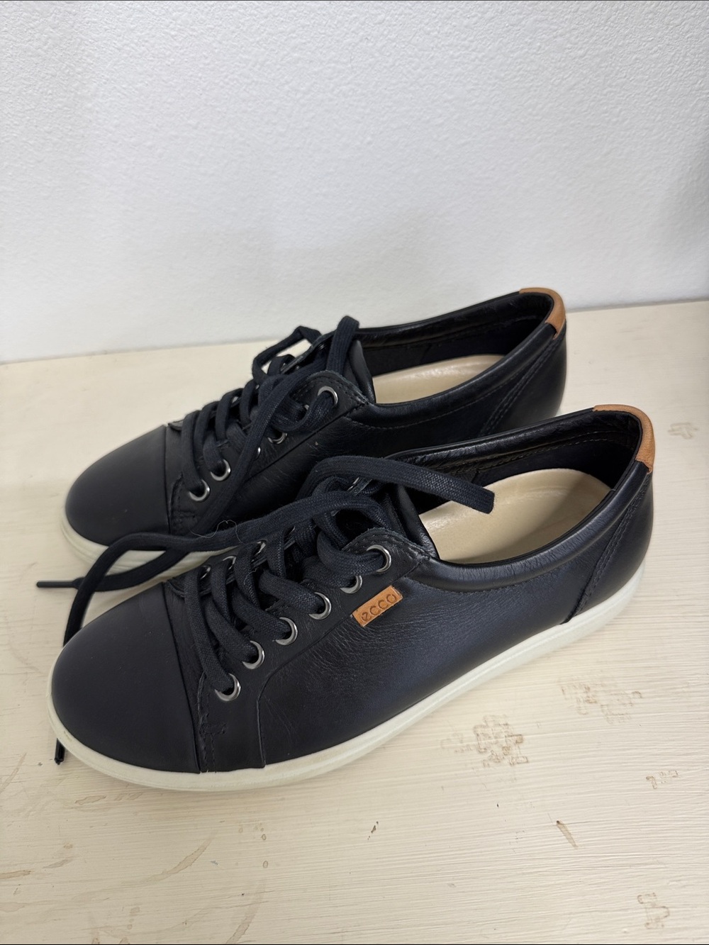 ECCO  Black Leather Lace-Up Sneakers sz 6